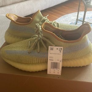 Brand New Yeezy Boost 350 V2 8 1/2 Marsh